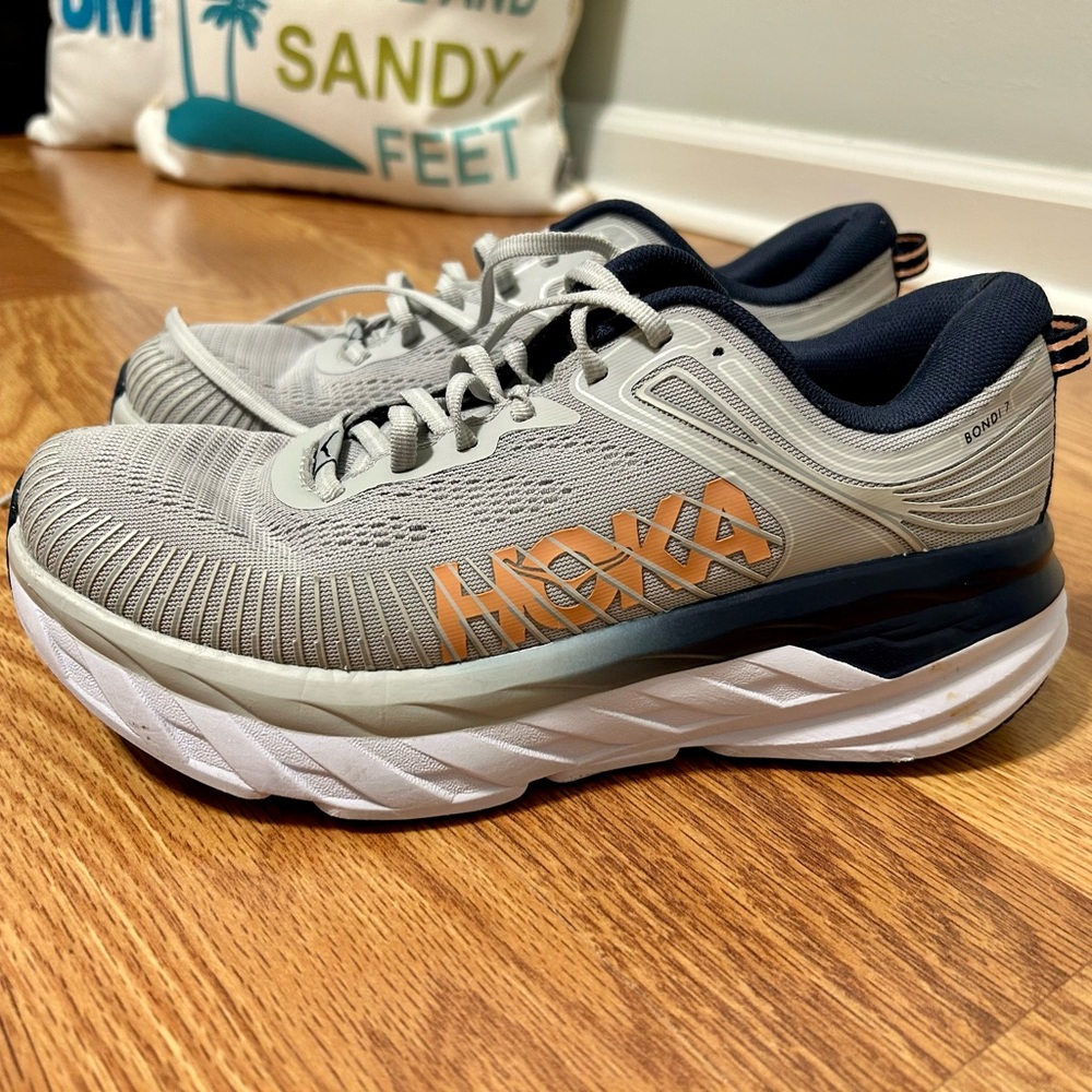 HOKA BONDI 7 - EUC